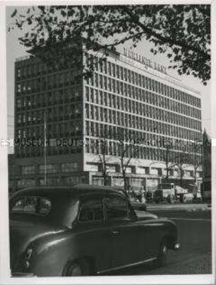 Blick auf die Zentrale der Berliner Bank in Berlin-Charlottenburg