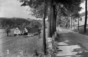 Der alte Zainhammer nach dem Umbau (Holzschleiferei) : Blick von der Straße nach Oberschmiedeberg