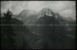 Mittenwald mit Blick auf die Zugspitze