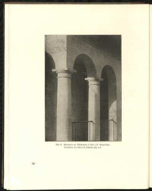 Abb. 92. Wartehaus am Münsterplatz in Ulm a. D., Einzelansicht. Betonsteine der Firma E. Schwenk, Ulm a. D.