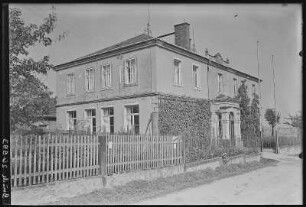 Ockrilla. Schule und Dorfstraße