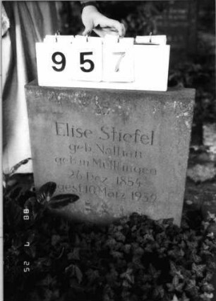 Grabstein 957
