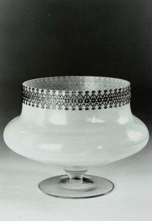 Vase mit Metallfassung