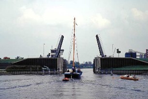Stadersand: Straßenbrücke, Buxtehuder Straße