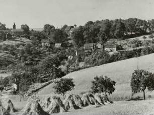 Tanneberg-Rothschönberg (Kreis Meißen), Ortsteilansicht mit Dorfkirche Rothschönberg nach Norden über das Tännichtbachtal