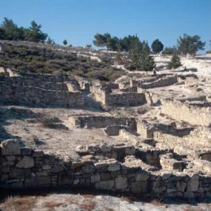 Kamiros (Rhodos). Wohnhäusersockel unterhalb der Akropolis