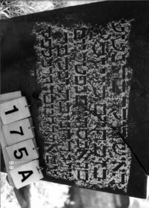 Grabstein 175 (Index: 100108642) Material: Sandstein Zustand: stark verwittert Maße HxBxT: 123x64x10 cm Symbolik: Levitenkanne: Grabstein 175A