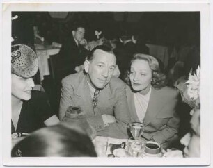 Ann Warner, Noël Coward und Marlene Dietrich (Los Angeles, 1942) (Archivtitel)