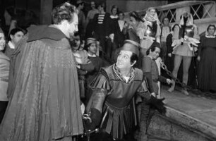 Szenenbilder aus "Othello" von G. Verdi mit Raimer, Katona, Hilgert als Othello, Ekkehard, Reinmar, Hendrik, Wunderlich, Aldor, Staatsoper 11.12.1952