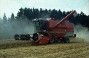 Fotografie: Precision Farming, Sensortechnik, Globales Positionierungssystem (GNSS), Ertragsmessung, Mähdrescher selbstfahrend
