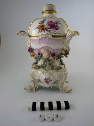 Potpourrivase mit weiblichen Maskaronen