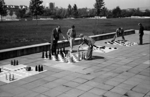Freiburg: Freiburg-West; Strandbad, Unterhaltungsspiele im Strandbad