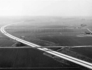 Trassierung, Blick nach Süden Im Vordergrund Überführung der K 7301
