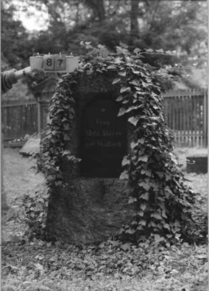 Grabstein 87 [Hahn S. 151 Grab-Nr. 841]