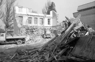 Freiburg: Abbruch Haus Bismarckallee, von hinten