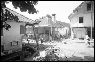 Millstatt: Unwetterkatastrophe Millstatt, zerstörte Häuser, Vordergrund Hausecke