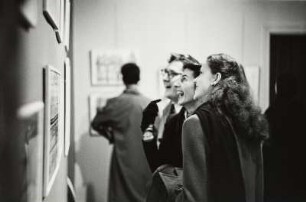 Besucher in der Saul Steinberg-Ausstellung, Betty Parson Gallery