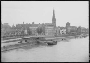 Düsseldorf, Rheinufer : Düsseldorf. Rheinufer mit Turm der Lambertuskirche