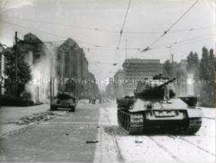 Sowjetische Panzer in der Leipziger Straße