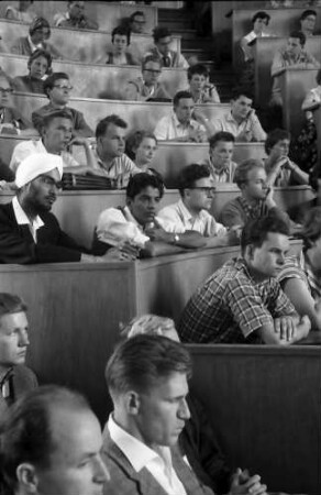 Freiburg: Medizinische Universitätsklinik, Studenten in den Reihen