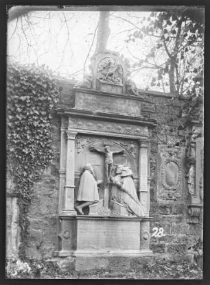 Grabdenkmal für Schultheiß Peter Heußlein und seine beiden Frauen