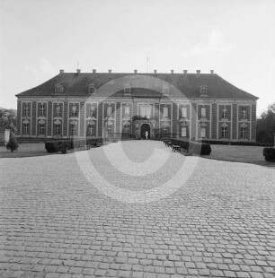 Nordflügel am Hauptportal von Schloss Sagan