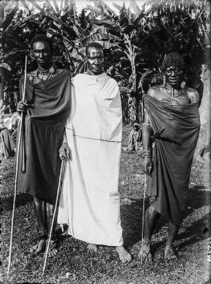 Gruppenportrait : Gruppenportrait dreier Männer der Massai