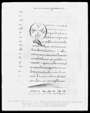 Institutio canonicorum concilii Aquisgranensis anno 816, Aachener Konzilsakten — Initiale Q(ui praeficitur), Folio 28recto