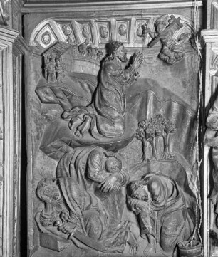 Hochaltar, Sockelgeschoss, linker Teil, Mitte: Christus am Ölberg