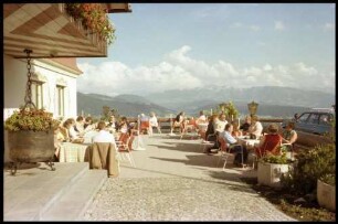 Sulzberg: Gasthof Alpenblick, Terrasse mit Fernblick