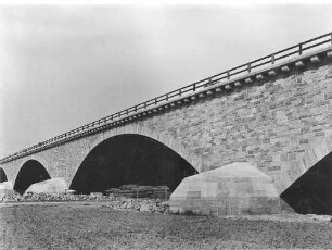 Neckarbrücke Beihingen, km 560,840 - 560,532