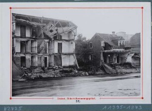 Leporello Hochwasseransichten, Blatt 22: Die vom Hochwasser am 30./31. 7. 1897 zerstörten Häuser Hackenberger und Glaser Schmidt in Deuben (Freital)