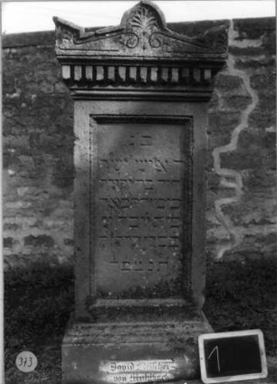 Grabstein 373 (Index: 100087995) Maße HxBxT: 140x60x32 cm: Grabstein 373