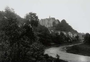 Nossen, Schloss : Nossen. Stadtansicht mit Südflügel des Schlosses über die Mulde von Südsüdost