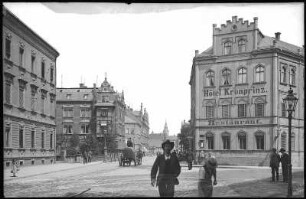 Döbeln. Bahnhofstraße mit Hotel Kronprinz und Pferdewagen