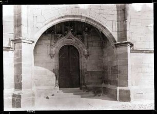 Katholische Stadtpfarrkirche; Südseite, Portal, aussen