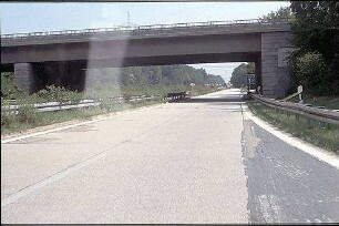 Nebenfahrbahn Ost (Basel Richtung Karlsruhe): Brücke von Süden