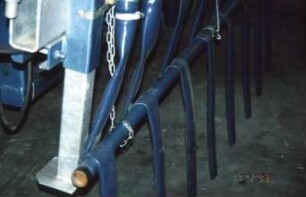 Fotografie: Gülleausbringung, Güllefass, Gülleverteiltechnik, Schleppschlauchverteiler