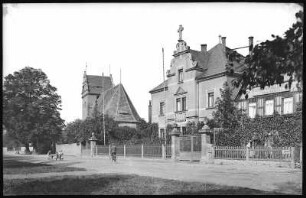 Coswig. Alte Kirche mit Pfarrhaus