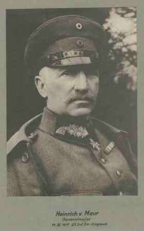 Heinrich von Maur, Generalmajor, Kommandeur der 27. Infanterie-Division in Uniform, Mütze mit Orden