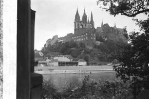 Meißen. Blick über die Elbe zum Burgberg