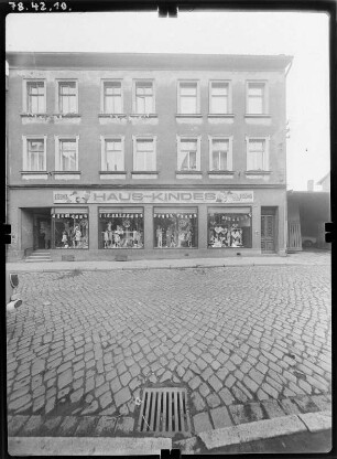 Schmalkalden, Stumpfelsgasse. Wohnhaus mit Laden. Straßenfront