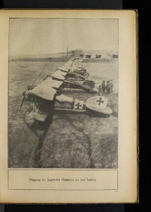 Flugzeuge der Jagdstaffel Richthofen vor dem Aufstieg.
