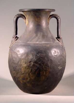 Amphora, am Bauch geflickt