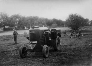Traktor Stock mit Holzgasgenerator