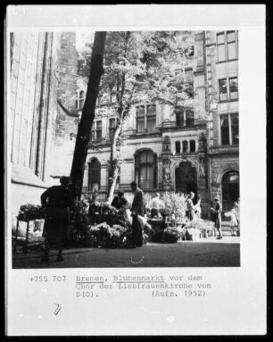 Blumenmarkt an der Liebfrauenkirche in Bremen