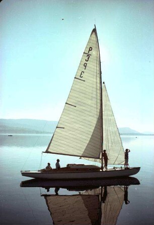 Mettnau: Segelyacht mit zwei Mannequins