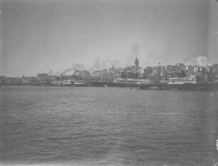 Passagierschiff : Passagierschiffe im Hafen von Istanbul