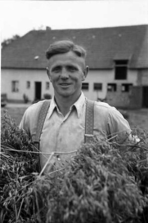 Nierswalde: Herr Friesen, Junior, mit Korngarbe
