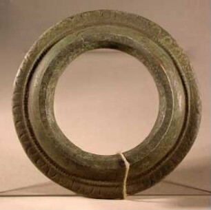 Standring eines Gefäßes, mit Eierstab
